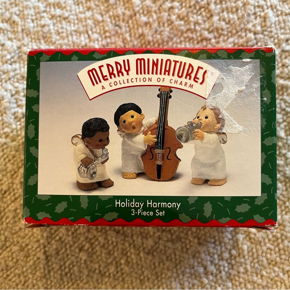 Hallmark Merry Miniatures Holiday Harmony Set - White and Brown